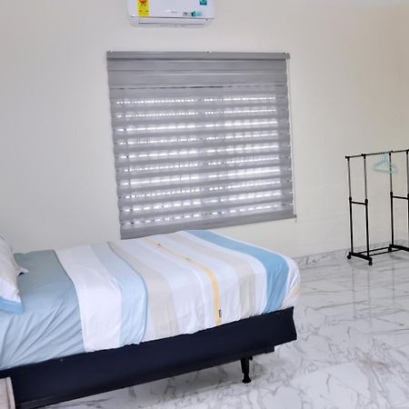 Queens Place Hotel Accra Ngoại thất bức ảnh