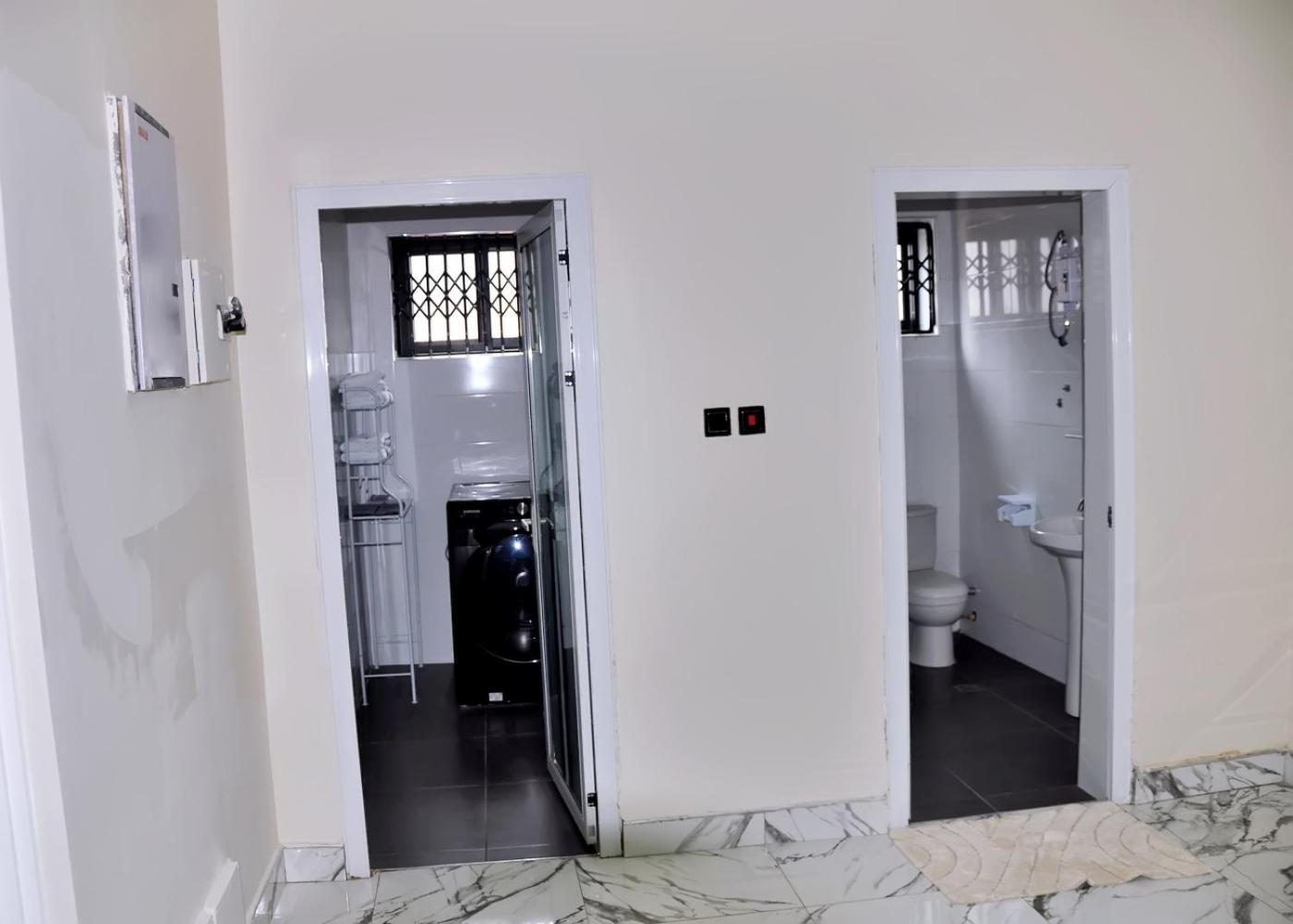 Queens Place Hotel Accra Ngoại thất bức ảnh