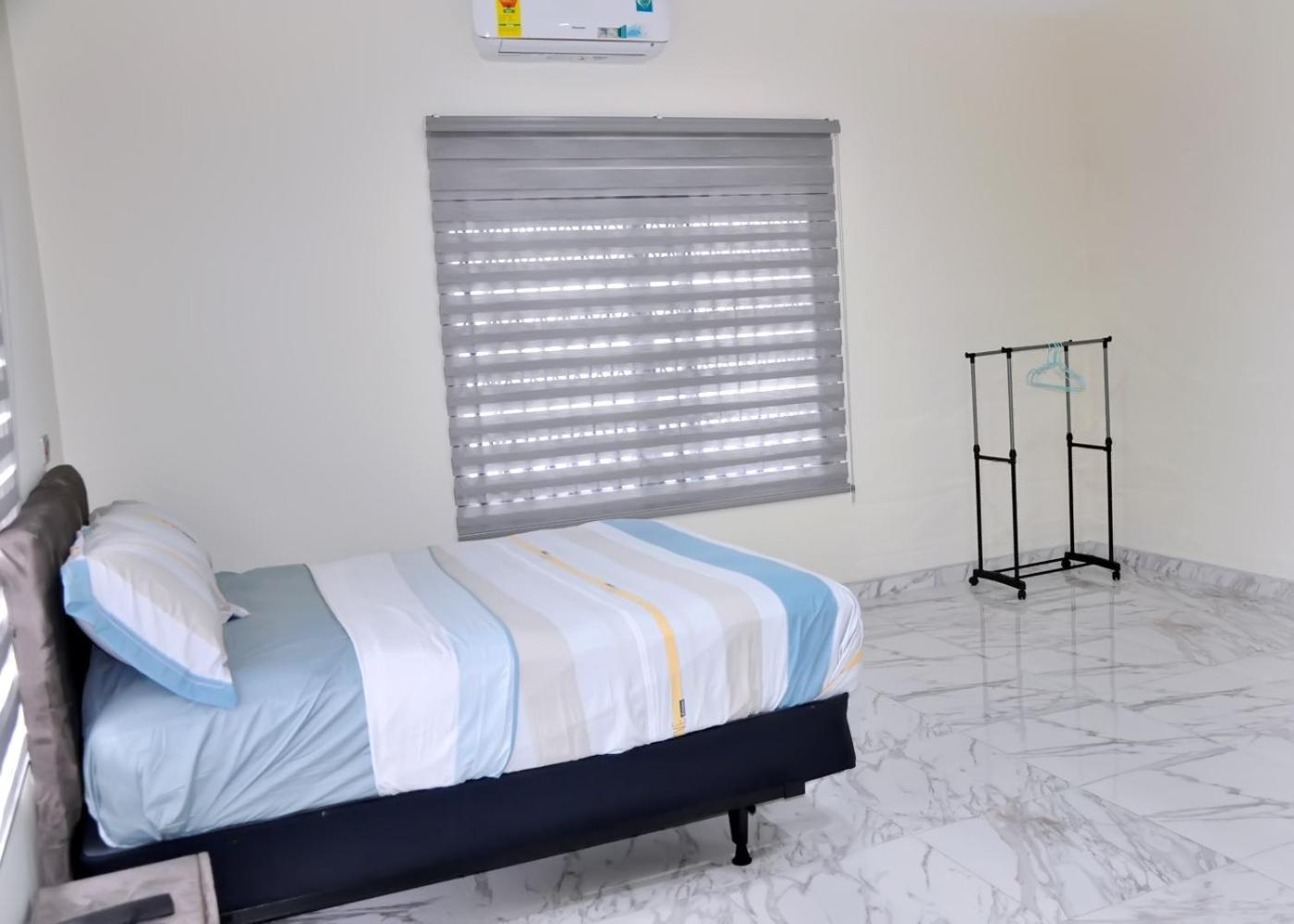 Queens Place Hotel Accra Ngoại thất bức ảnh