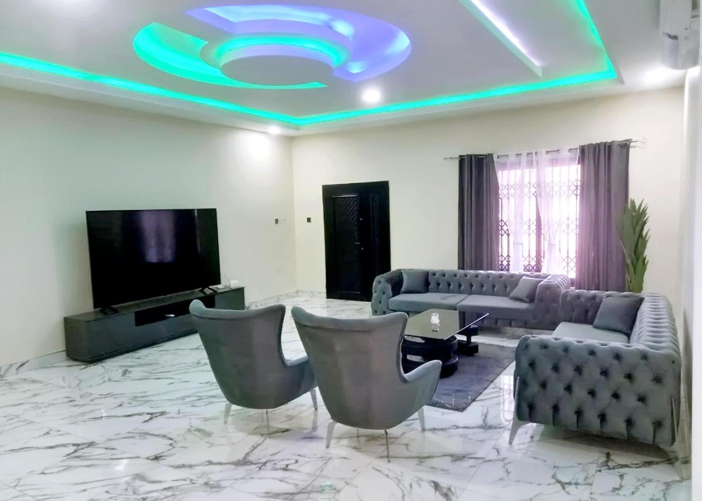 Queens Place Hotel Accra Ngoại thất bức ảnh