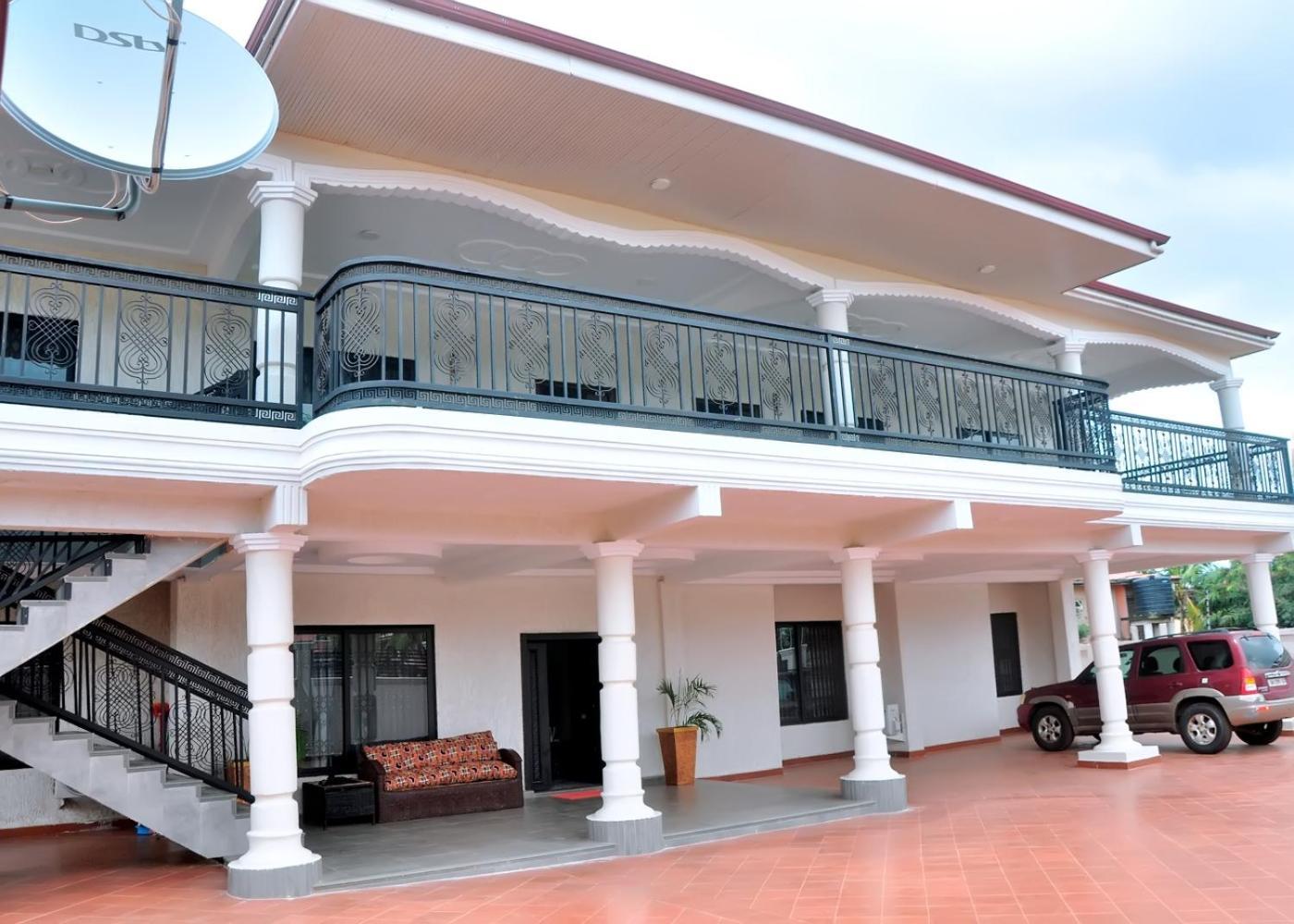 Queens Place Hotel Accra Ngoại thất bức ảnh