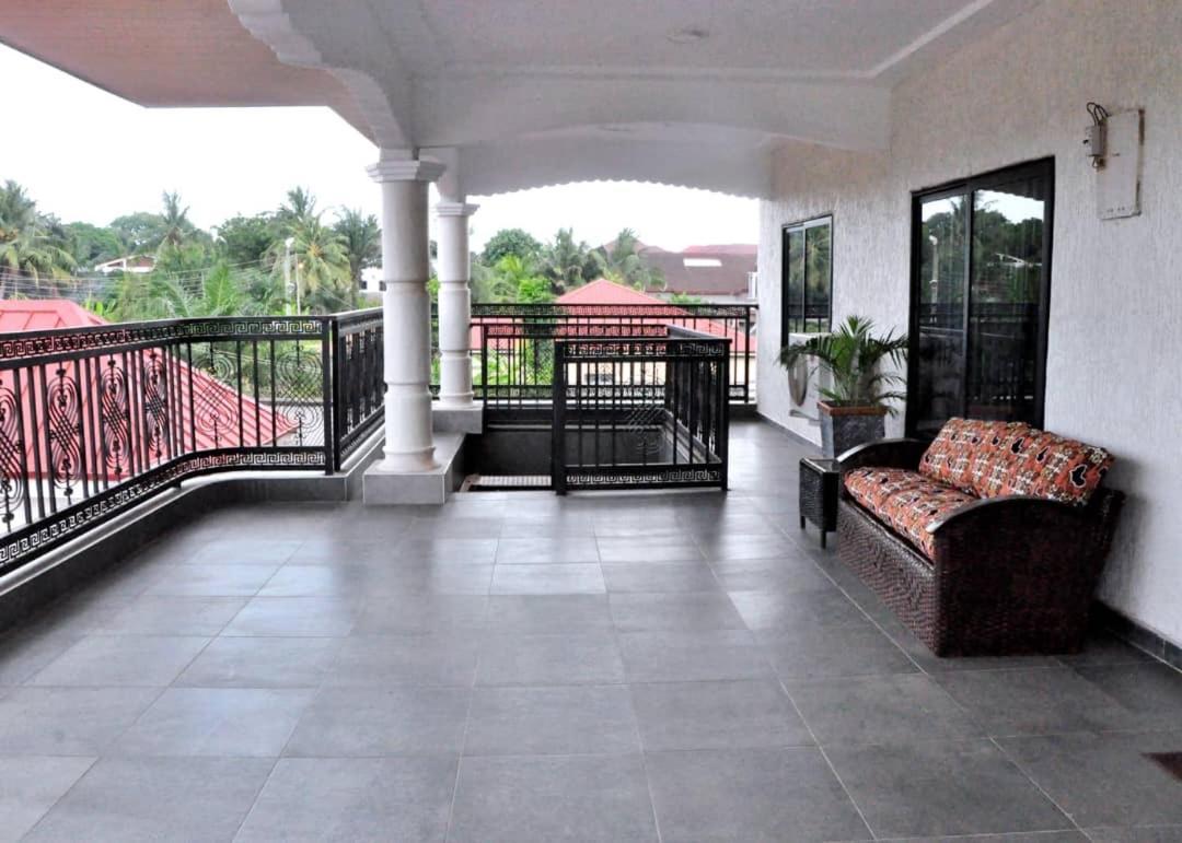 Queens Place Hotel Accra Ngoại thất bức ảnh
