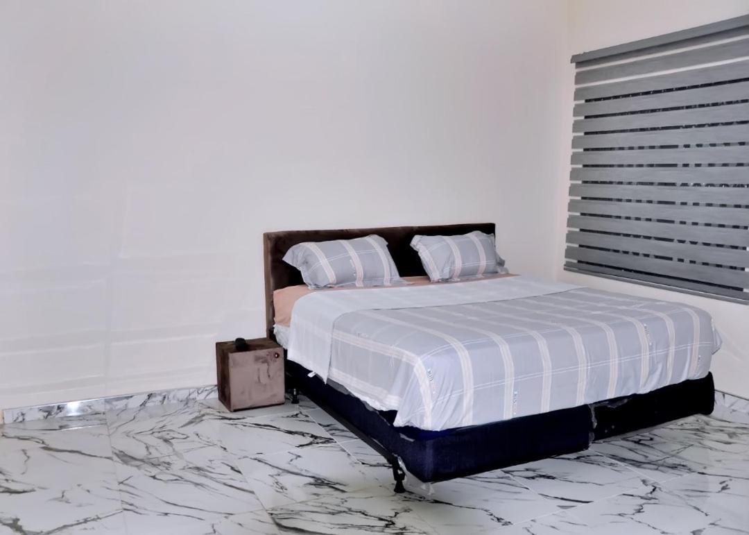 Queens Place Hotel Accra Ngoại thất bức ảnh